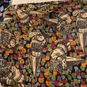 LuLa Roe gnome TC leggings